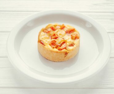 Cheese pie with tomatoes
